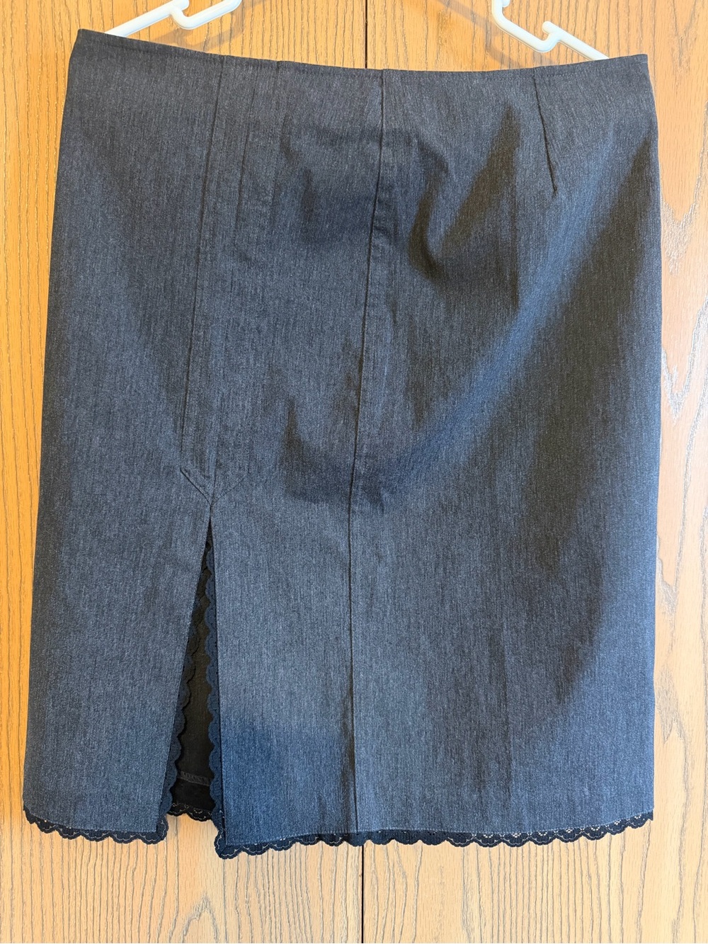 Bisou Bisou by Michele Bohbot Classic Gray Pencil Skirt with Scallop Trim sz 10